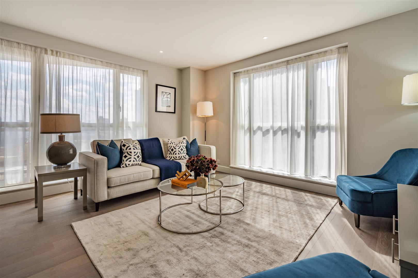 Flat Westferry Circus in Greater London