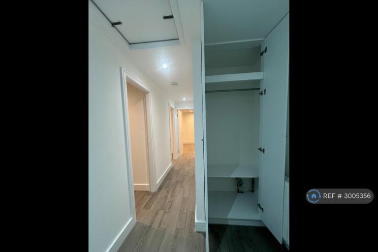 Flat Kimptons Mead in Hertsmere