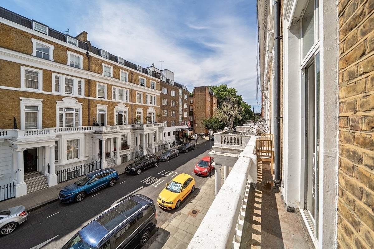 Flat Nevern Place in Greater London