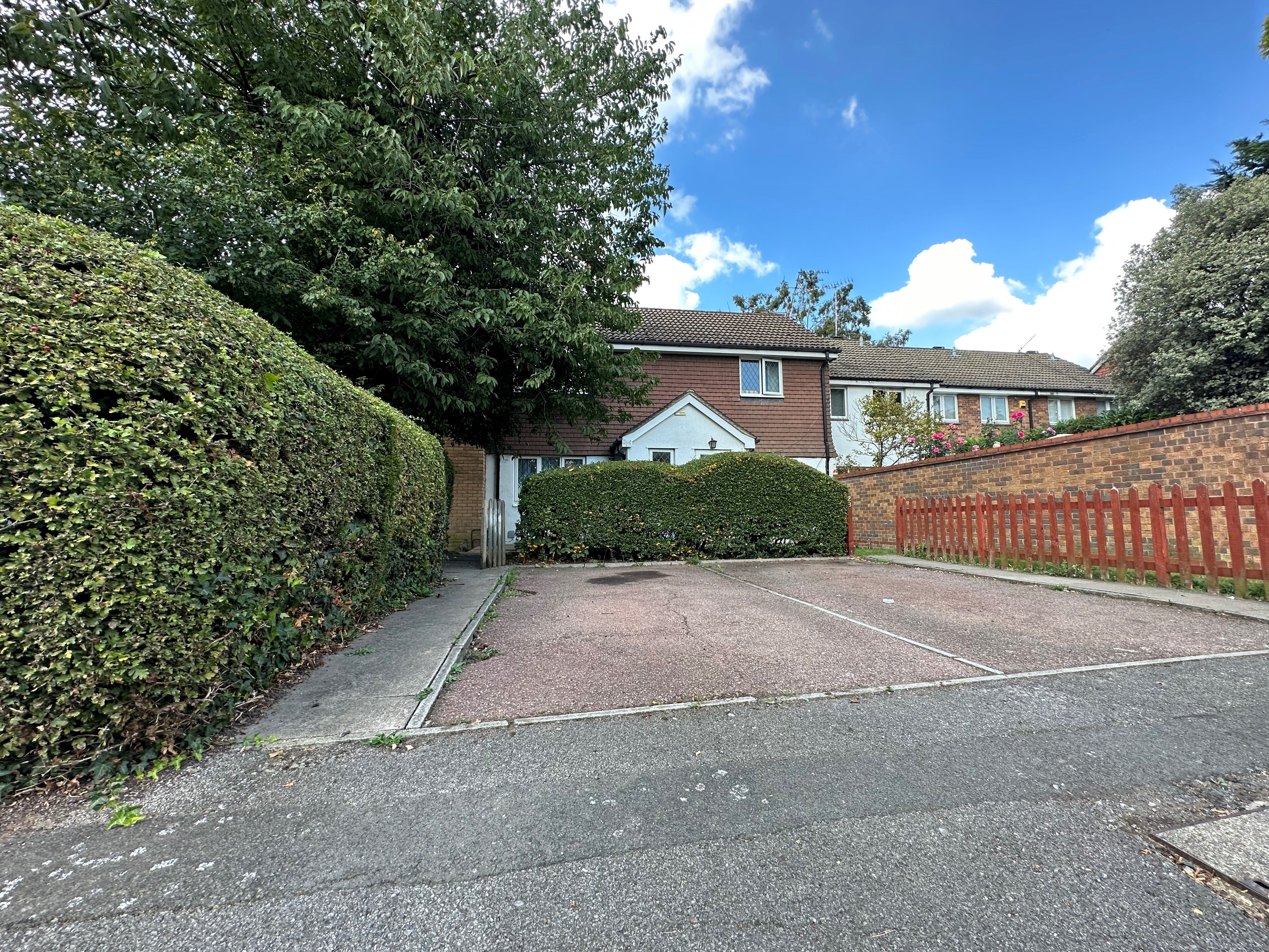 Flat Padcroft Road in Greater London