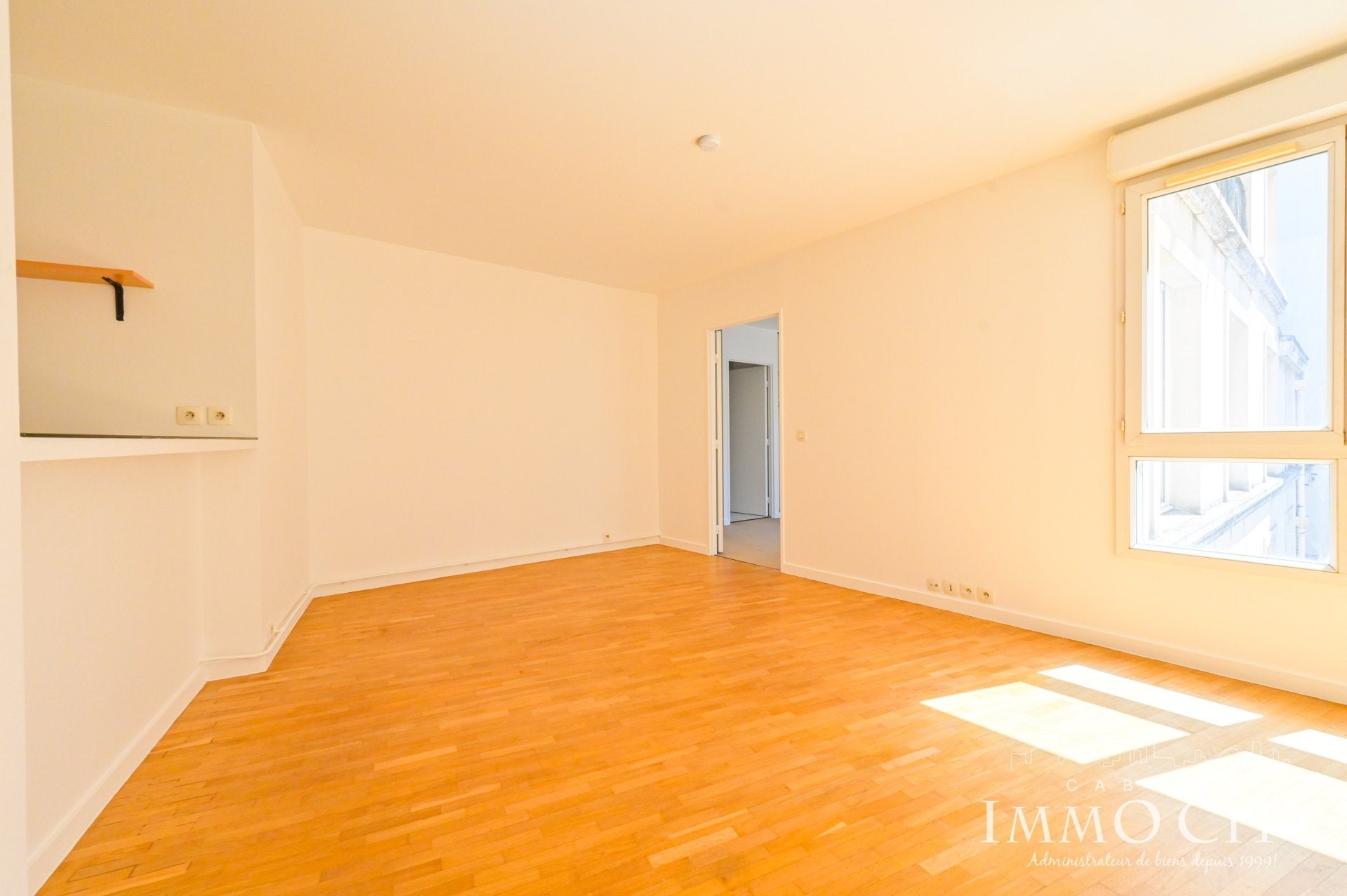 Flat Rue Poncelet in Paris