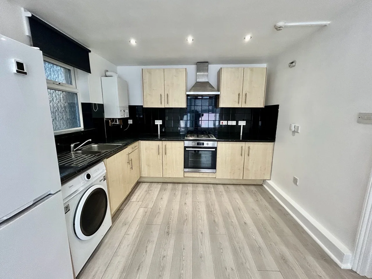 Flat Whitworth Road in Greater London
