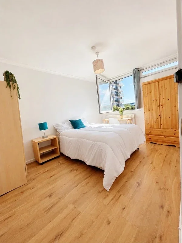 Room Cable Street in Greater London