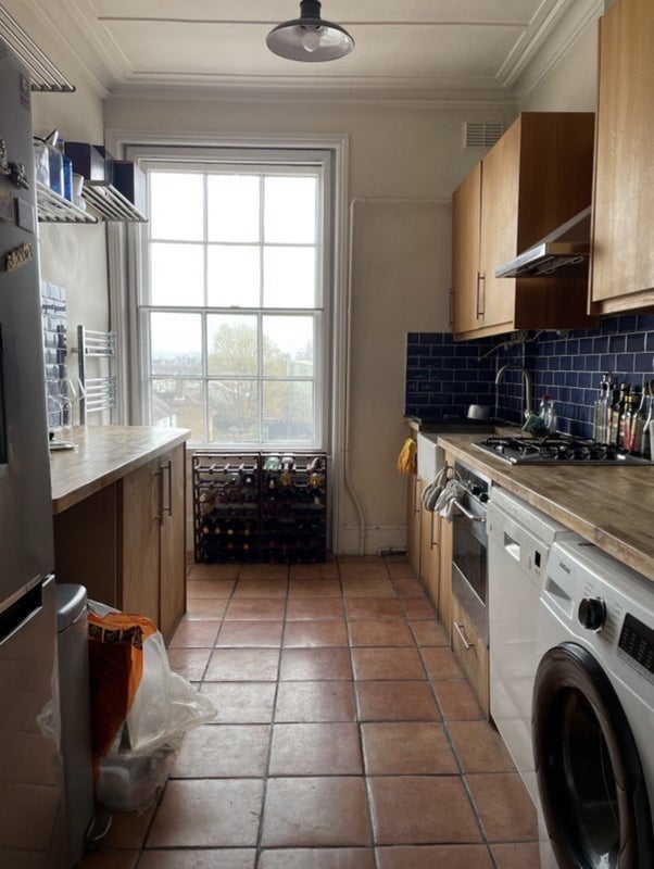 Flat Balham High Road in Greater London