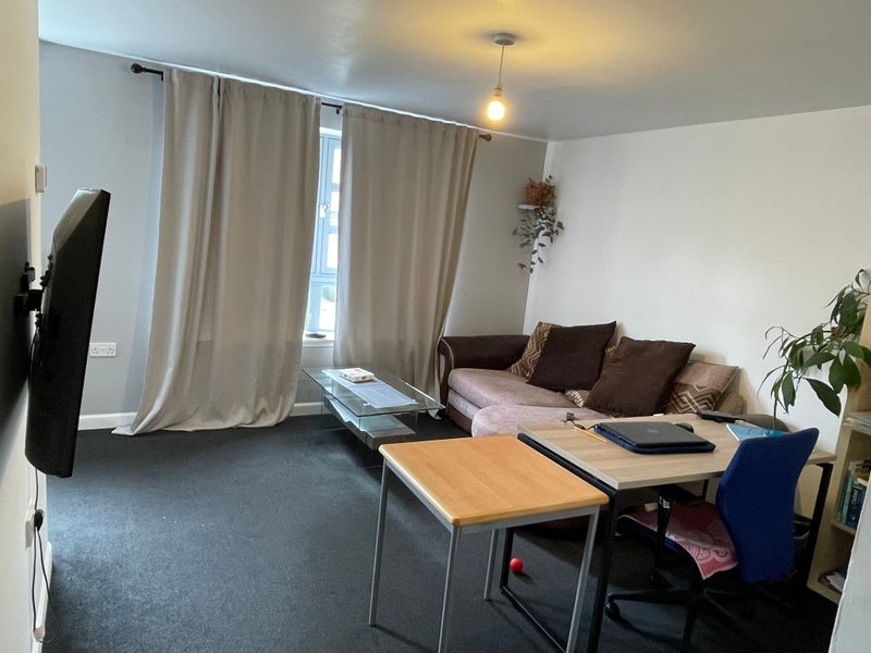 Room Queen Elizabeth Gardens in Glasgow