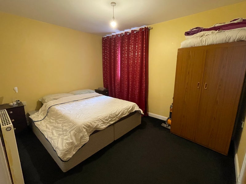 Room Queen Elizabeth Gardens in Glasgow