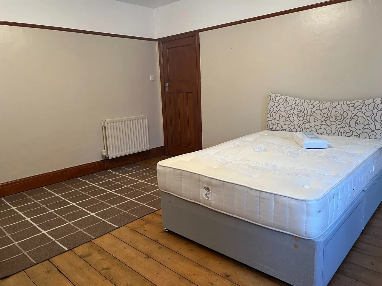 Room Addiscombe Road in Weston-super-Mare