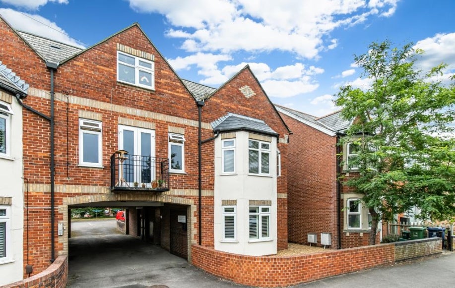 Flat Crescent Road in Oxford