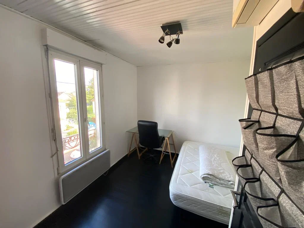 Room Rue Henri Dunant in Combs-la-Ville