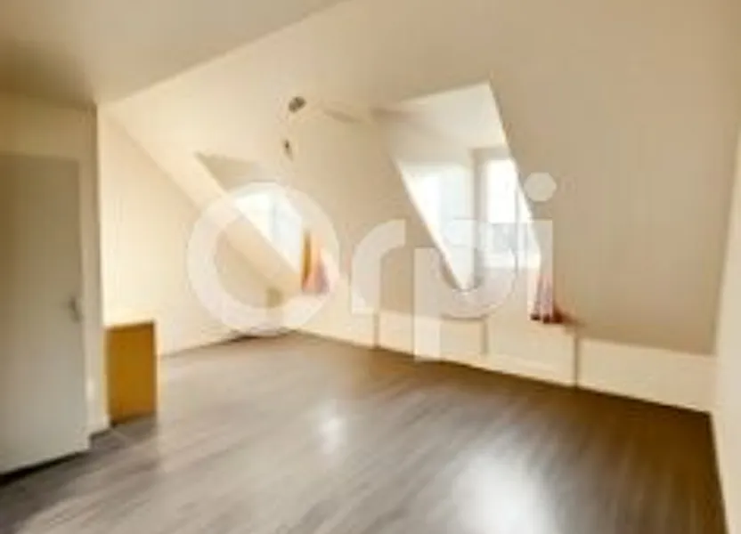 Flat Avenue Georges Clemenceau in Senlis