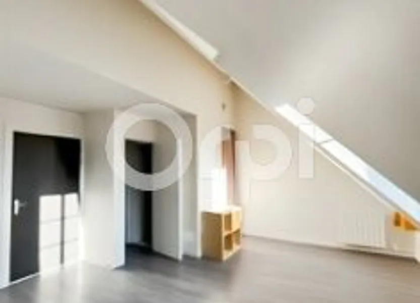 Flat Avenue Georges Clemenceau in Senlis