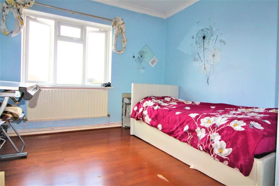 Flat London Road in Greater London