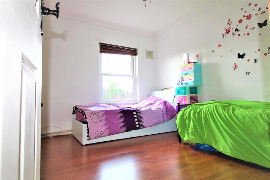 Flat London Road in Greater London