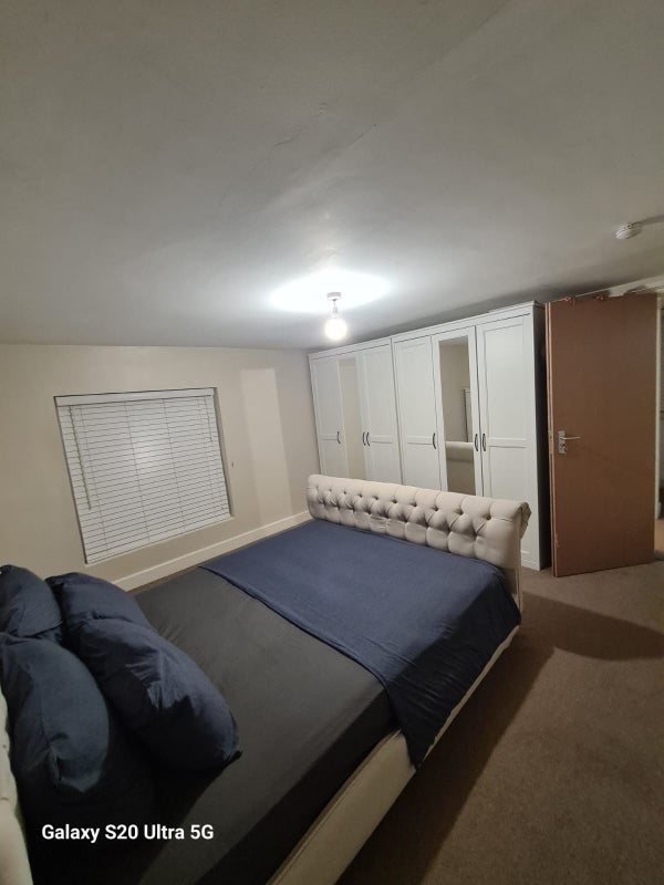 Room High Street in Slough