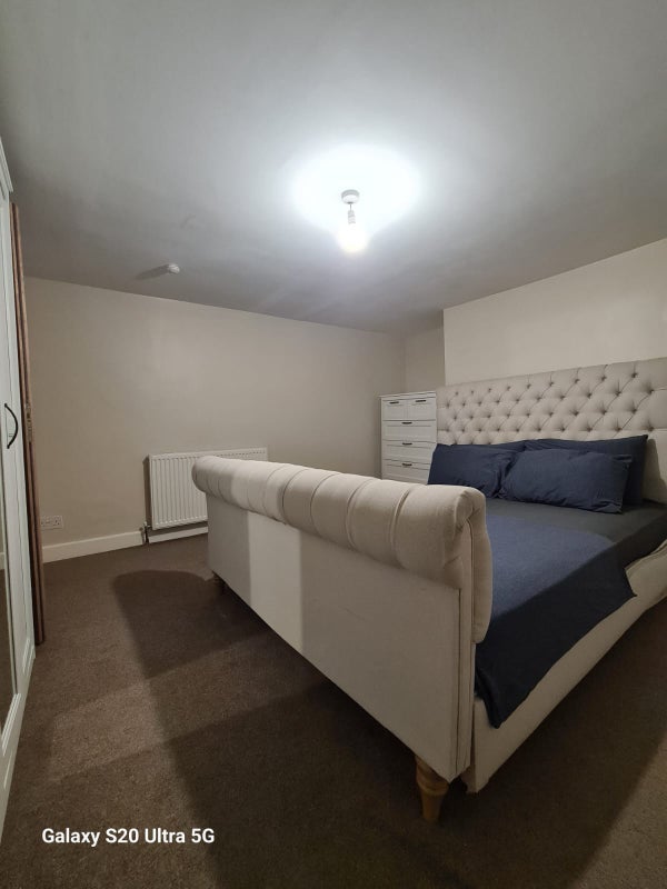 Room High Street in Slough