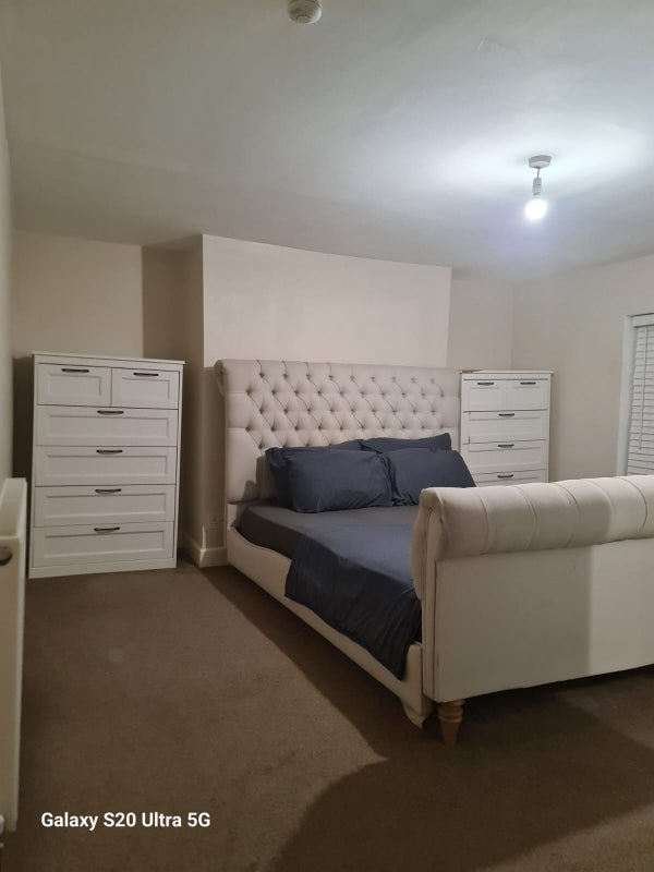 Room High Street in Slough