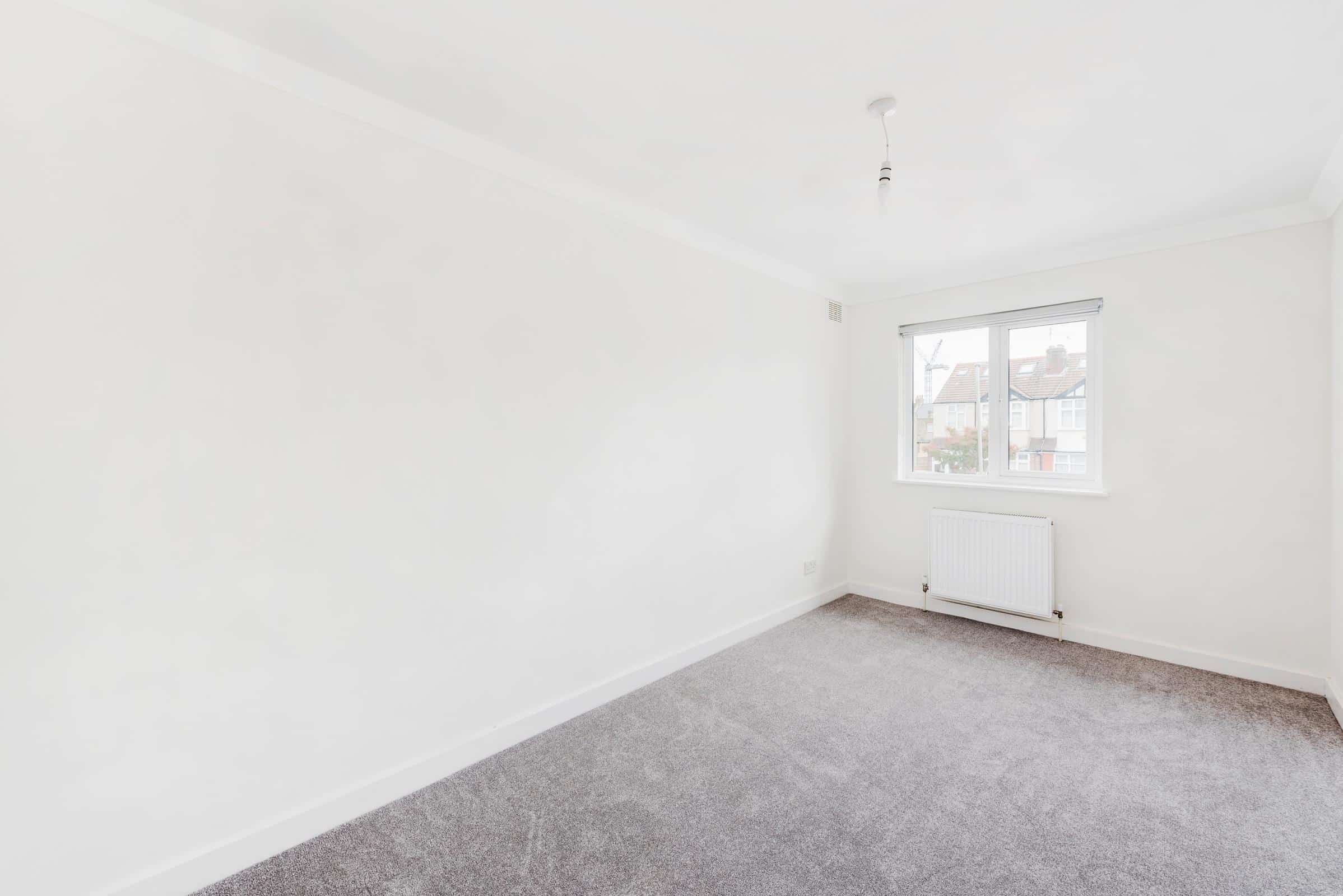 Flat Fishponds Road in Greater London