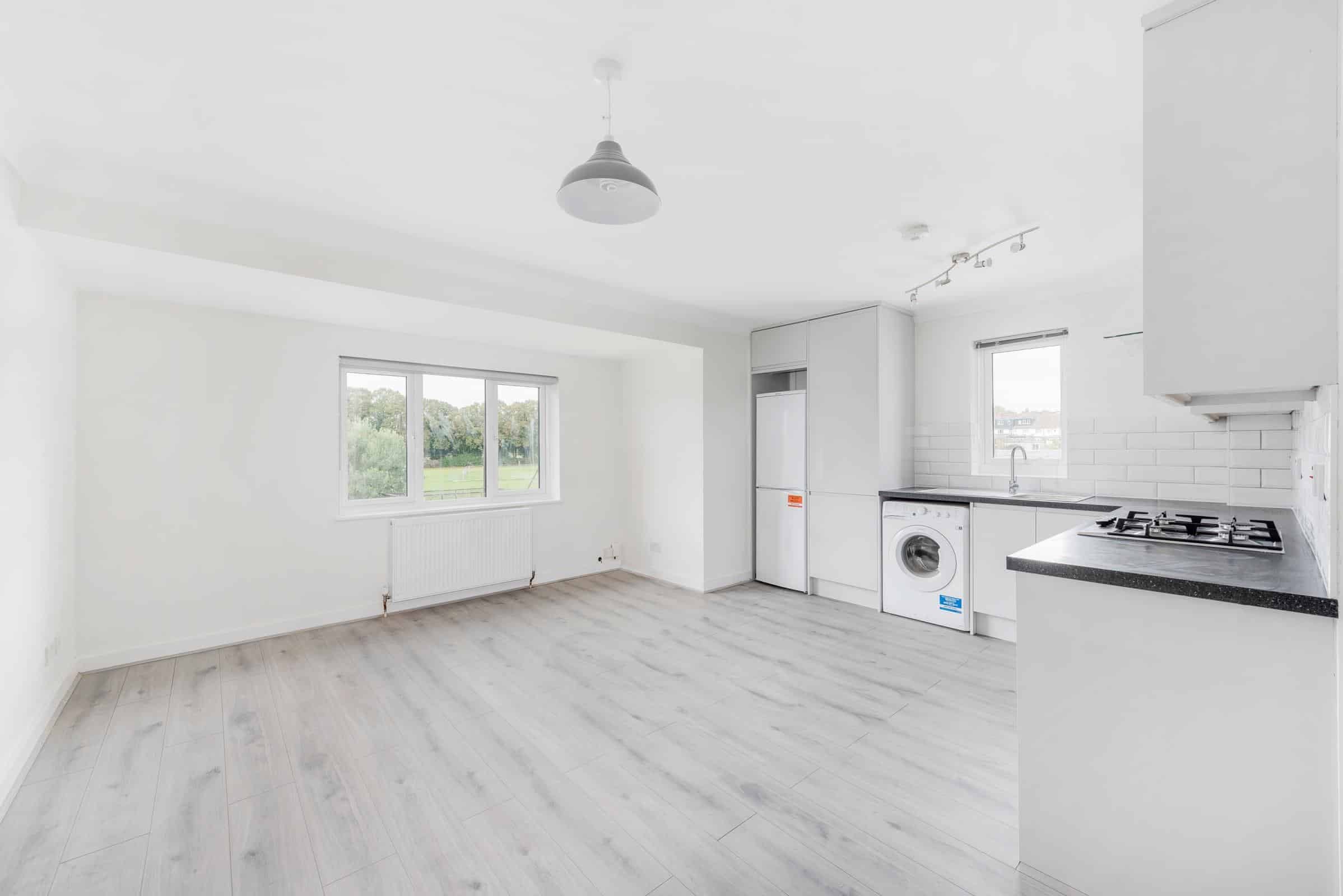 Flat Fishponds Road in Greater London