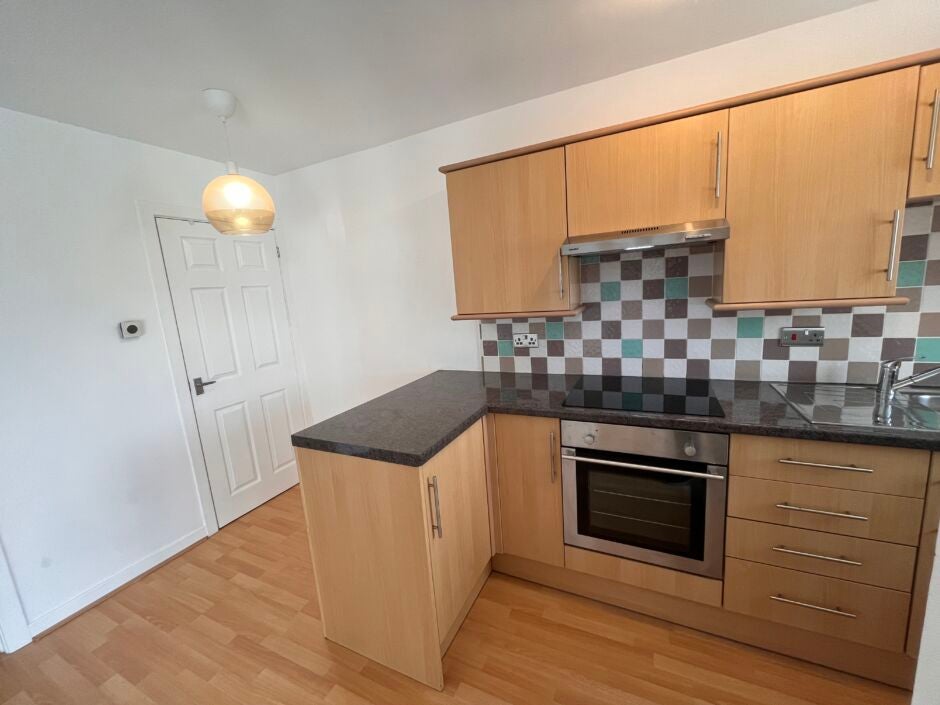 Flat Llwynderw Drive in Swansea
