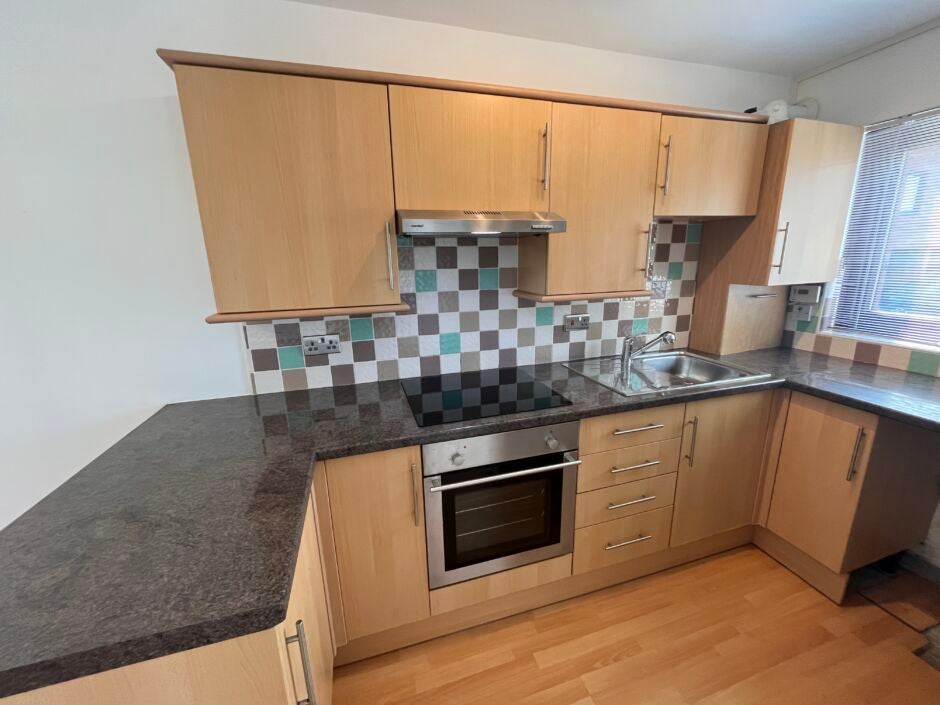Flat Llwynderw Drive in Swansea