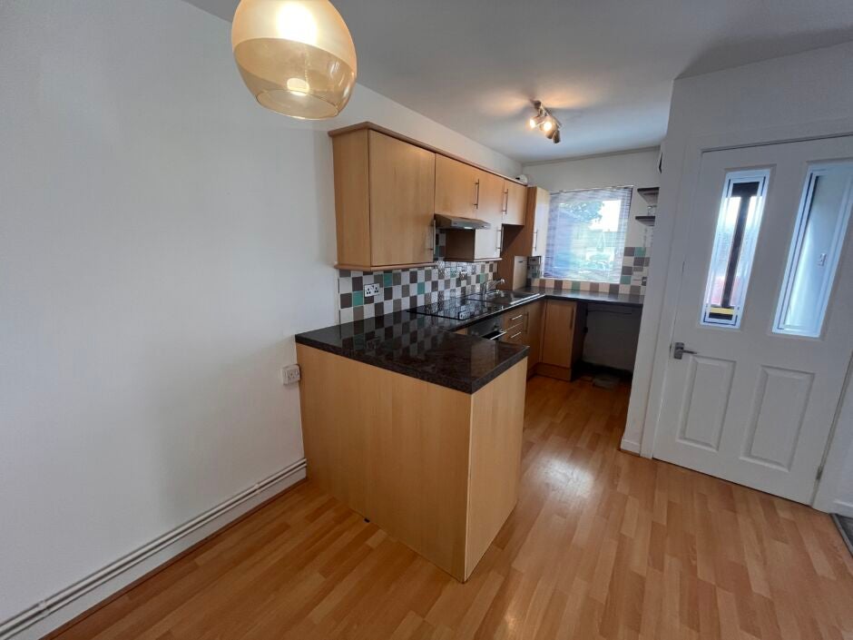 Flat Llwynderw Drive in Swansea