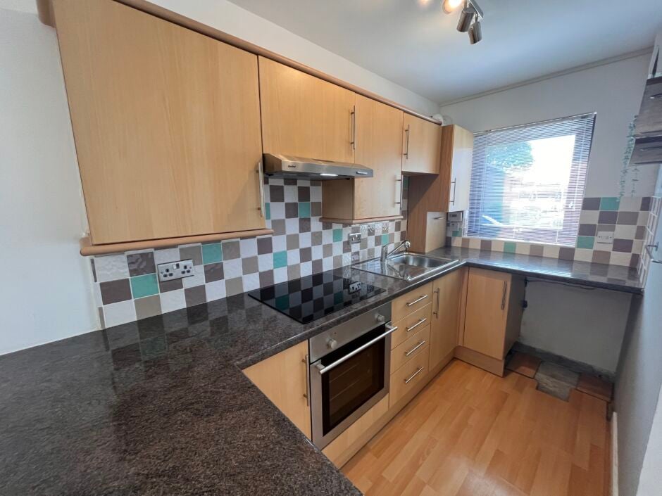 Flat Llwynderw Drive in Swansea