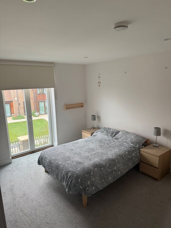 Room Downsview Road in Greater London