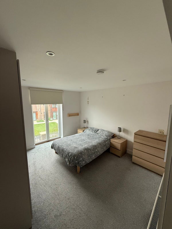 Room Downsview Road in Greater London