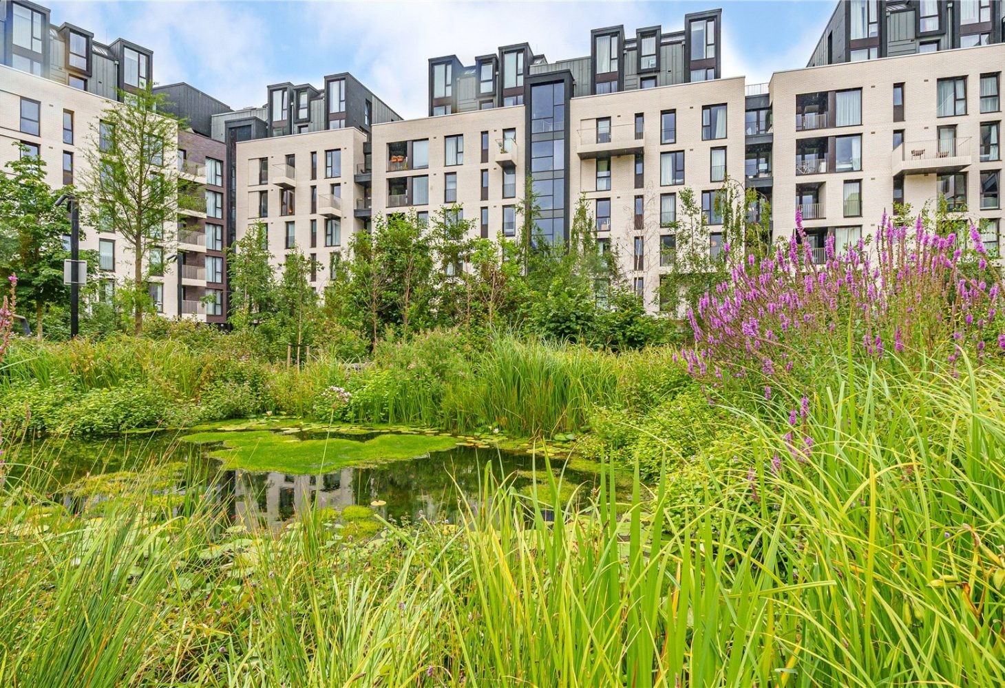 Flat Forrester Way in Greater London