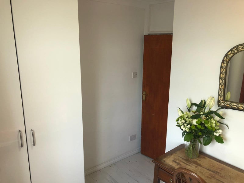 Room Harvist Road in Greater London