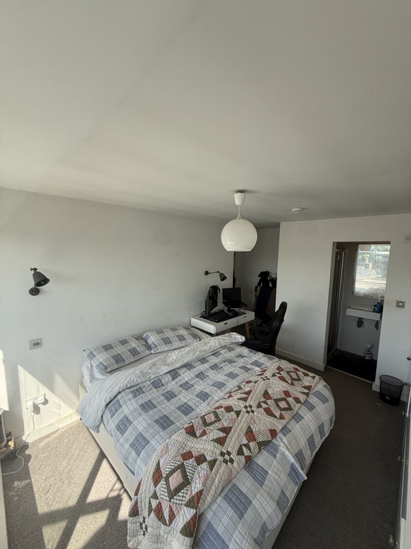 Room Fairfax Road in Greater London