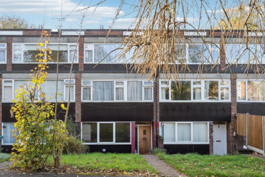 Flat Leaf Close in Greater London