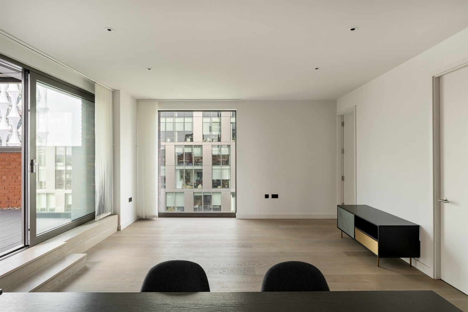 Flat Embassy Gardens in London