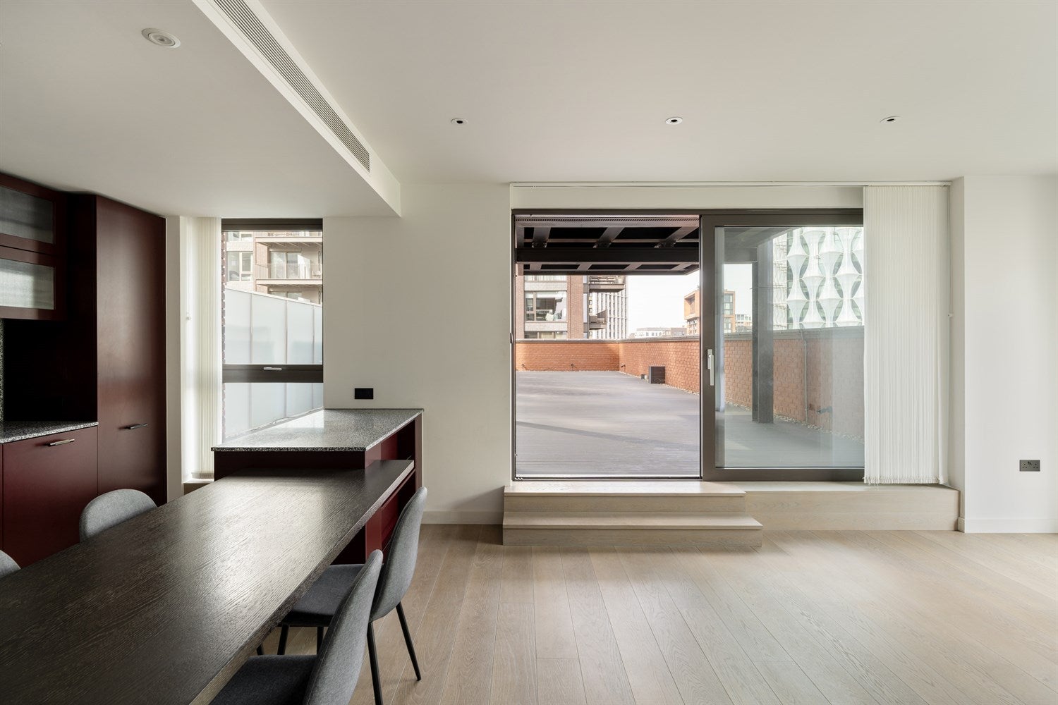 Flat Embassy Gardens in London