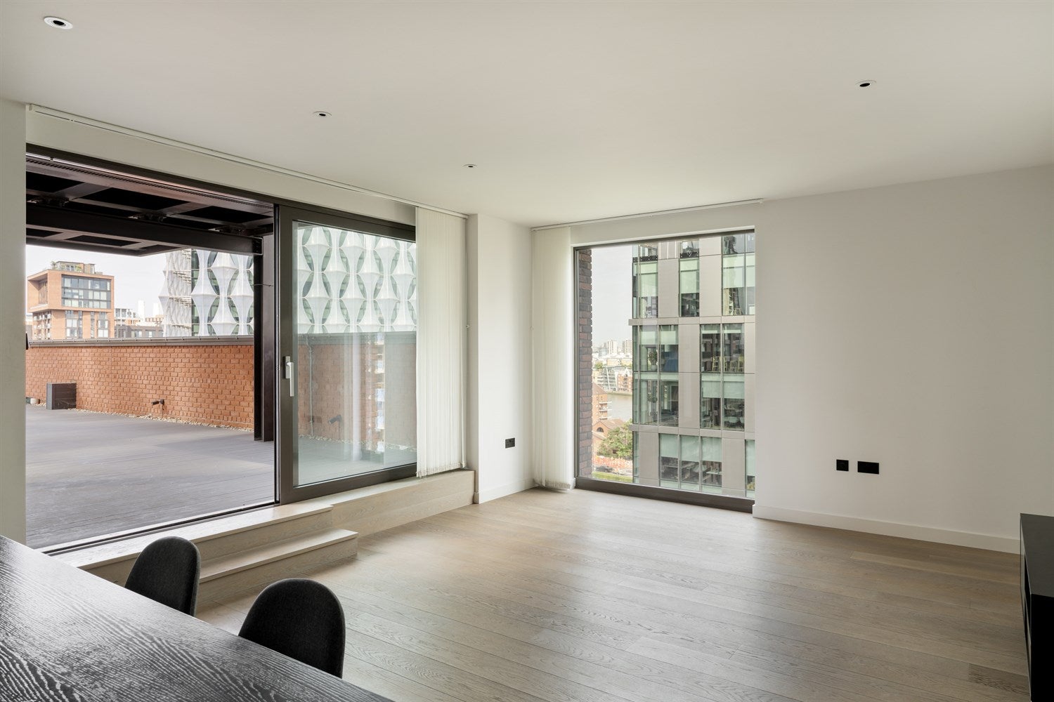 Flat Embassy Gardens in London