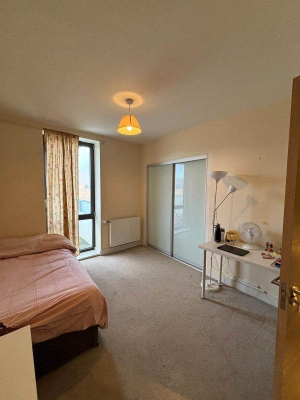 Room New Village Avenue in Greater London