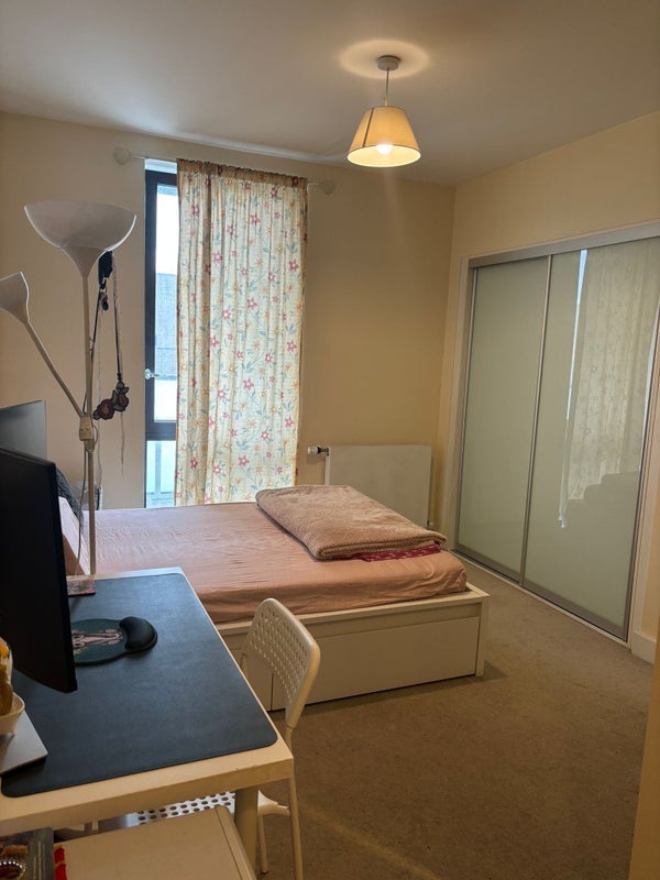 Room New Village Avenue in Greater London