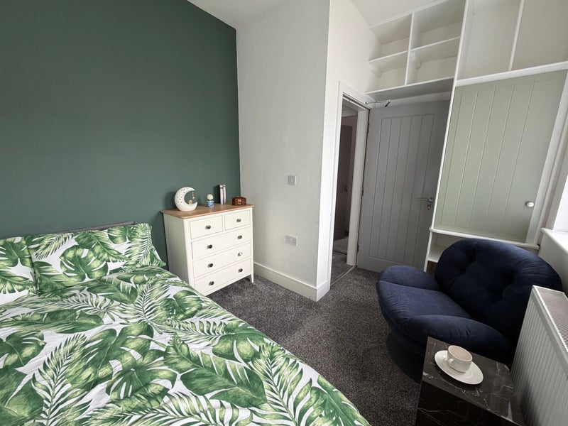 Room Garmoyle Close in Liverpool