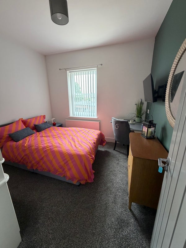 Room Garmoyle Close in Liverpool