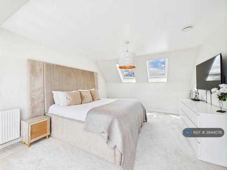 House Tulip Close in Wakefield