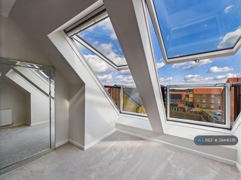 House Tulip Close in Wakefield