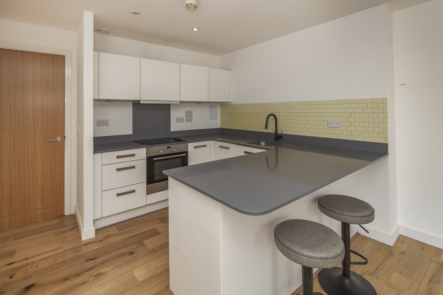 Flat Perry Hill in Greater London