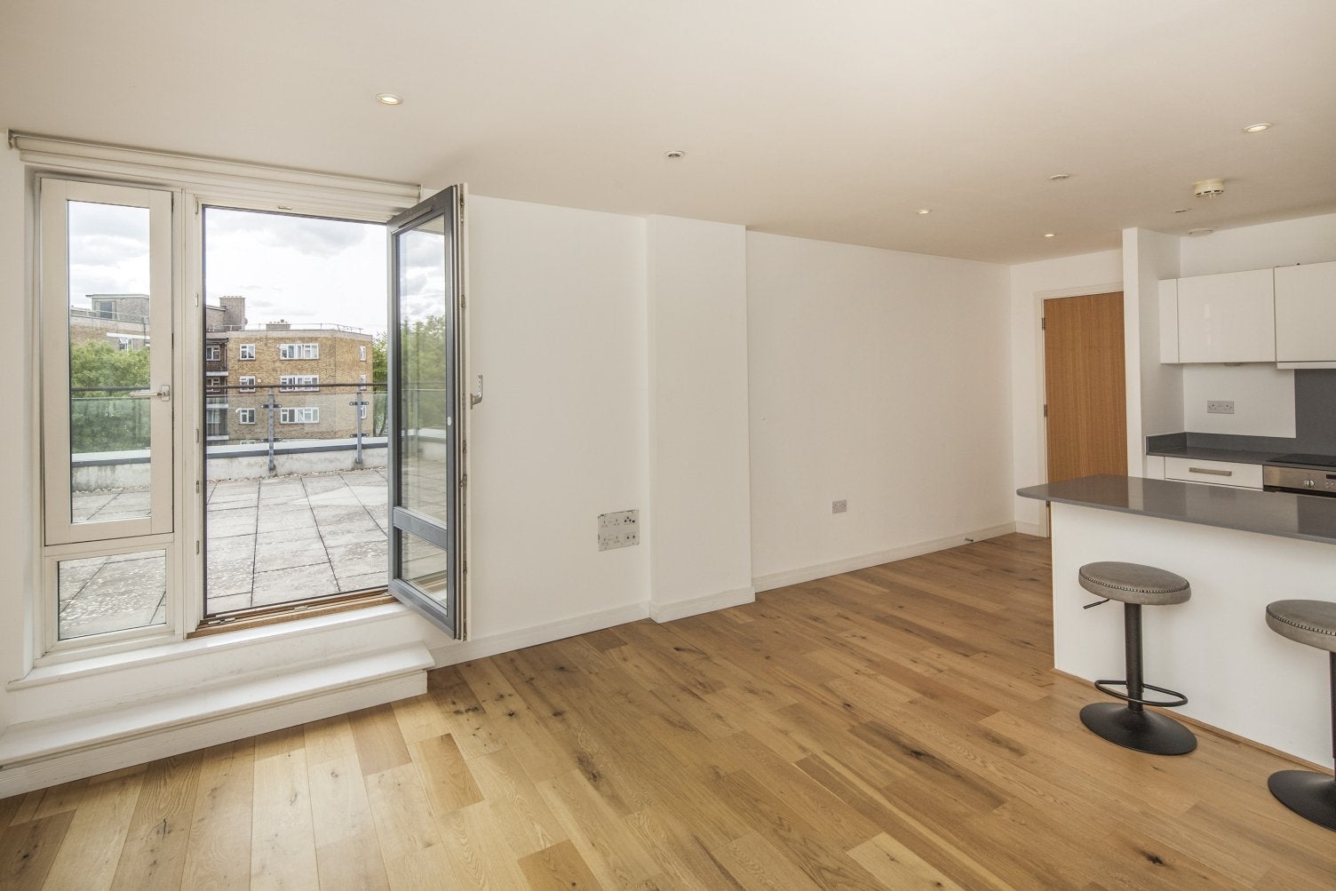 Flat Perry Hill in Greater London