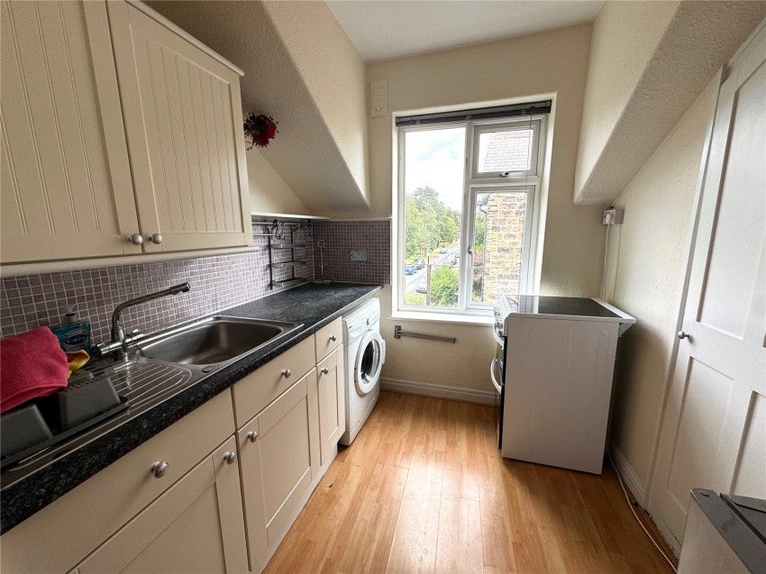 Flat Mornington Crescent in Harrogate