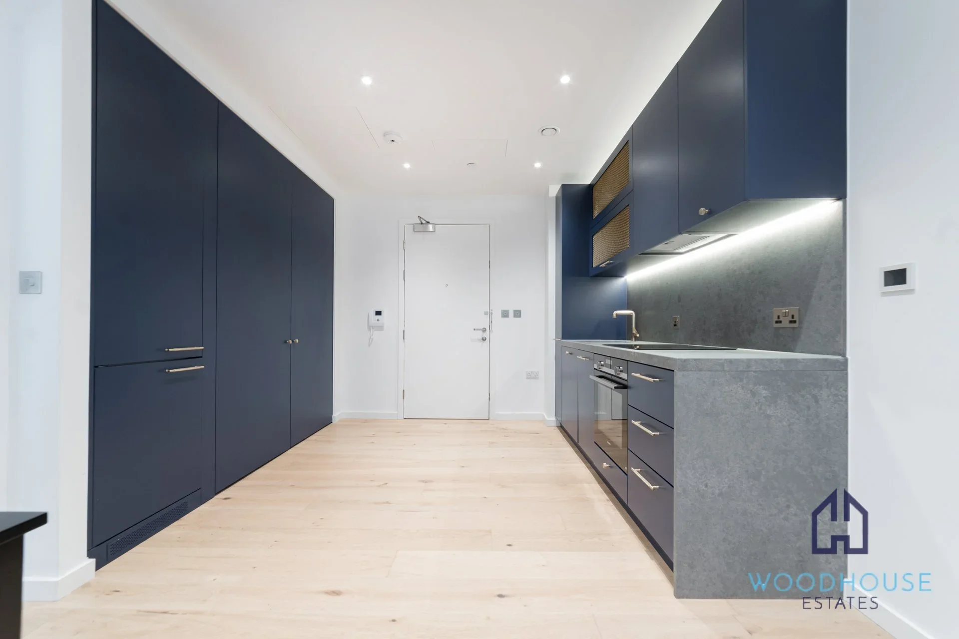 Flat Orchid Close in London