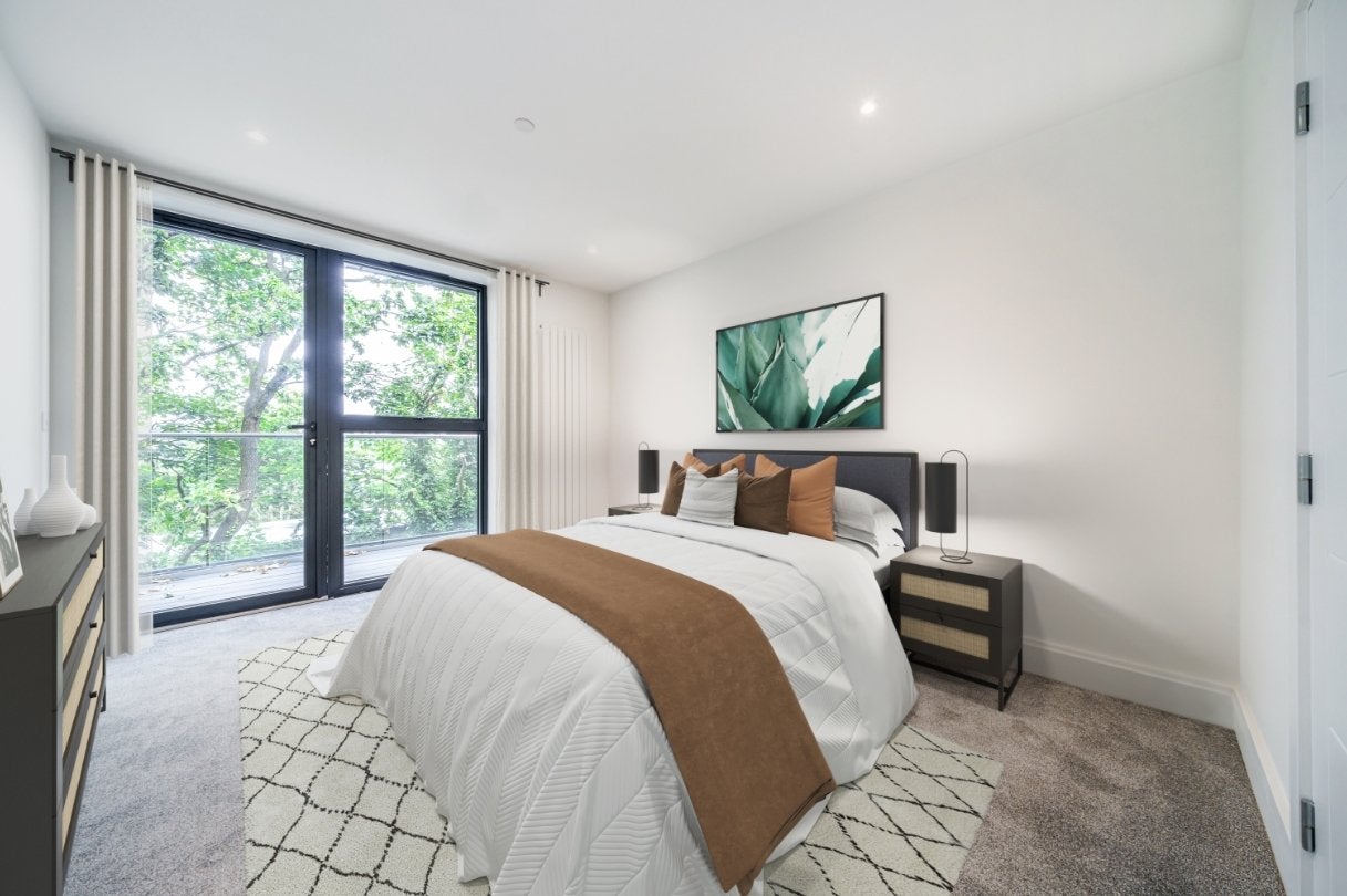 Flat Bourne Way in London
