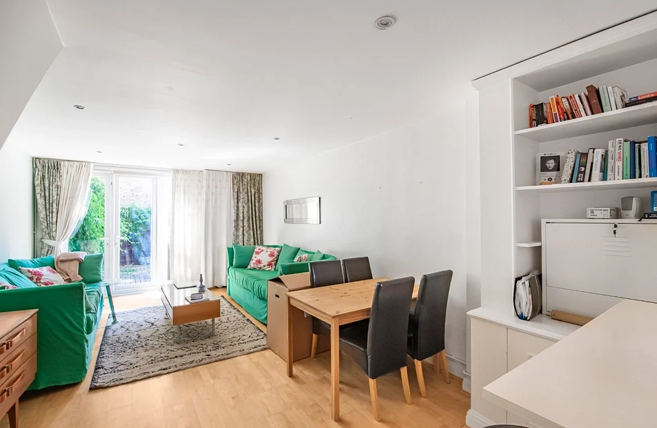 Flat Battersea Square in Greater London