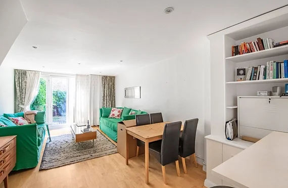Flat Battersea Square in Greater London