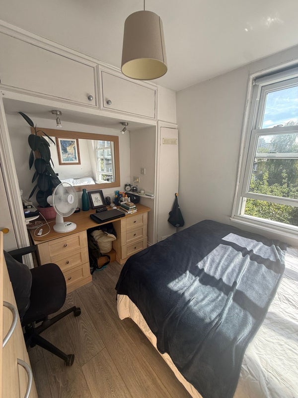Room Elizabeth Avenue in Greater London