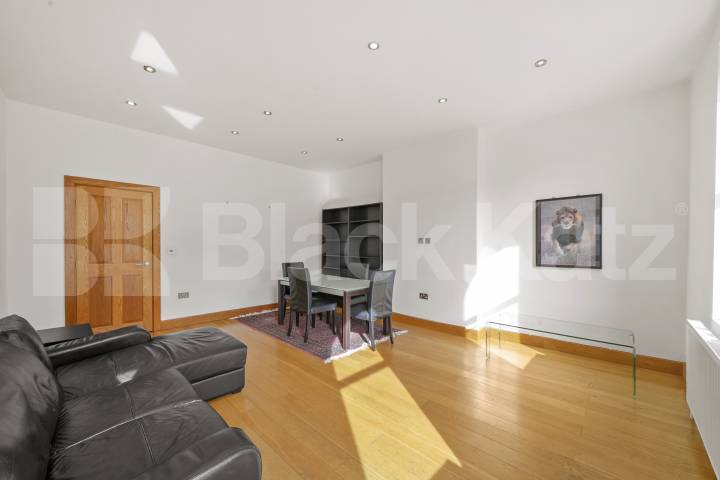 Flat Iverson Road in Greater London